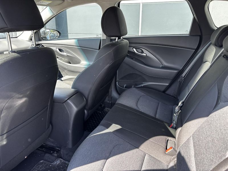 Hyundai i30 (2023)  Kombi Smart 1.0 T-GDI - fotka 14 z 15