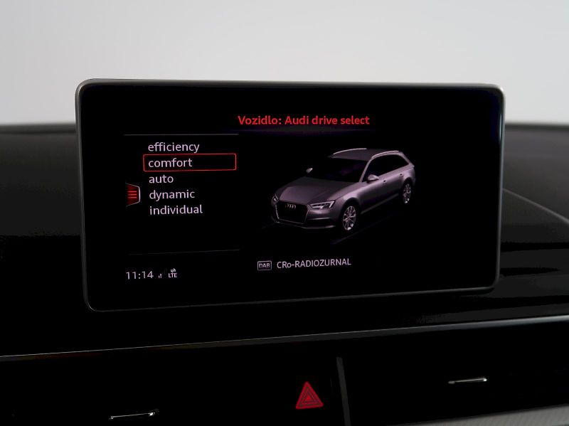 Audi A4 (2019) 40TDI 140KW 4x4 WEBASTO NAVI - fotka 25 z 39