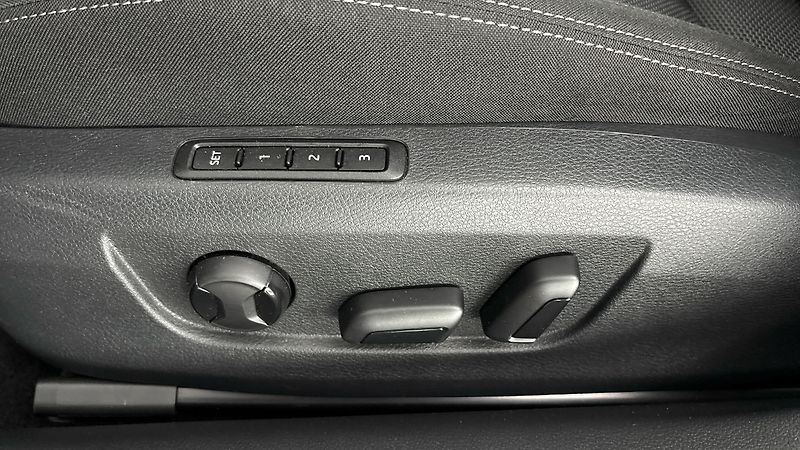 Škoda Superb 2.0 TDI Style Combi - fotka 21 z 27