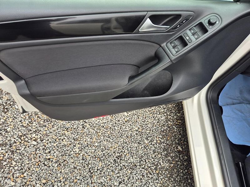 Volkswagen Golf (2012) 1.2 TSi - fotka 17 z 30