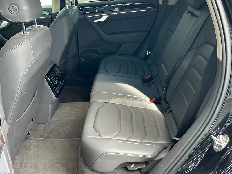 Volkswagen Touareg (2021) 3.0 TDI 8AUT 4MOTION R-Line - fotka 30 z 32