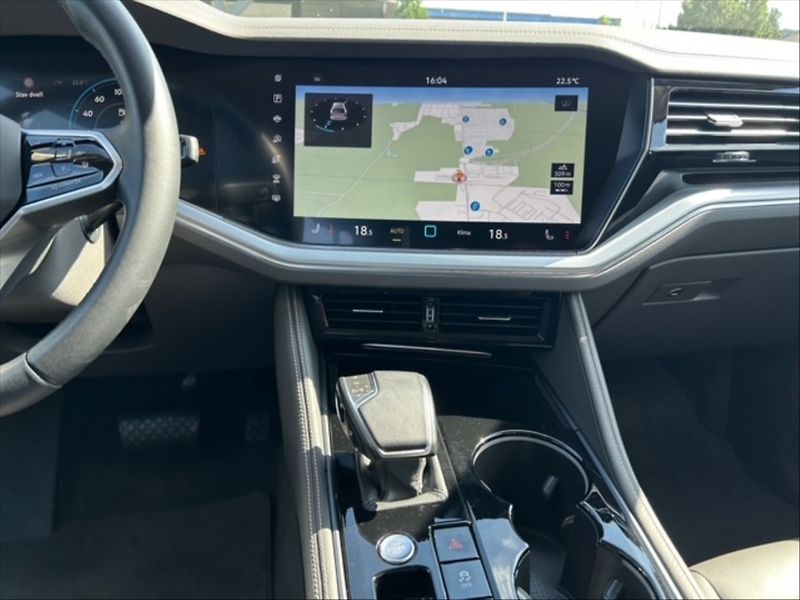 Volkswagen Touareg 3,0 TDI Exclusive 4M DSG - fotka 10 z 11