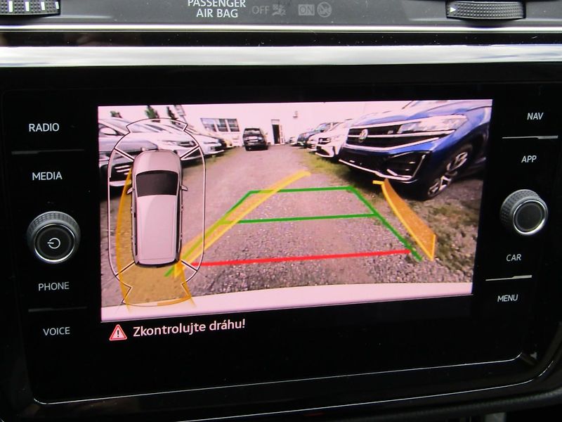 Volkswagen Touran Highline 1,5 TSI 110KW DSG - fotka 30 z 30