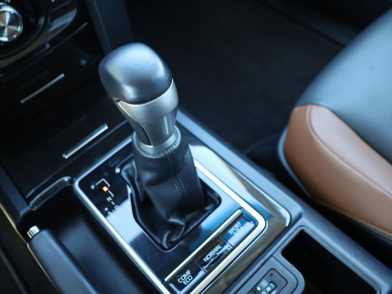Toyota Land Cruiser 2,8 D-4D 150kW Executive CZ DP - fotka 29 z 39