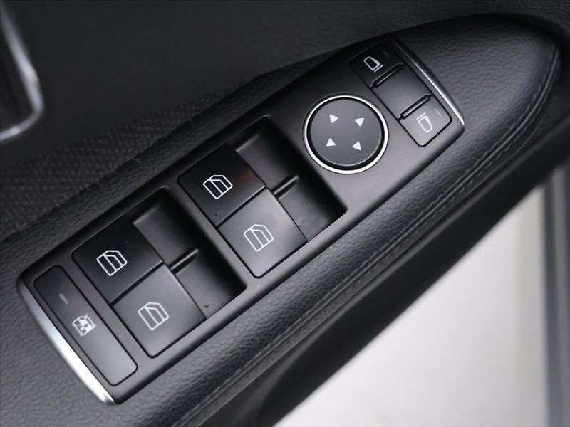 Mercedes-Benz Třídy E 3,0 350CDI 170kW Avantgarde - fotka 18 z 40