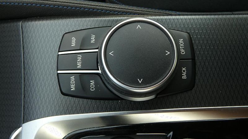 BMW Řada 5 550i xDrive M Sport - fotka 18 z 26