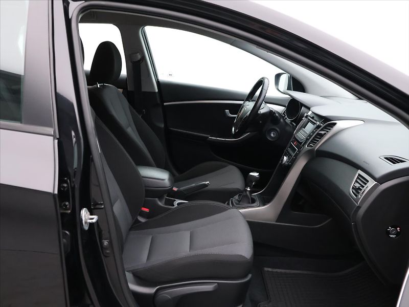 Hyundai i30 1,6 CRDi 81kW Trikolor - fotka 11 z 28