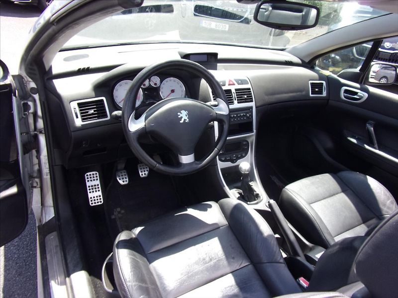 Peugeot 307 2,0 16V CC 100kW - fotka 14 z 28