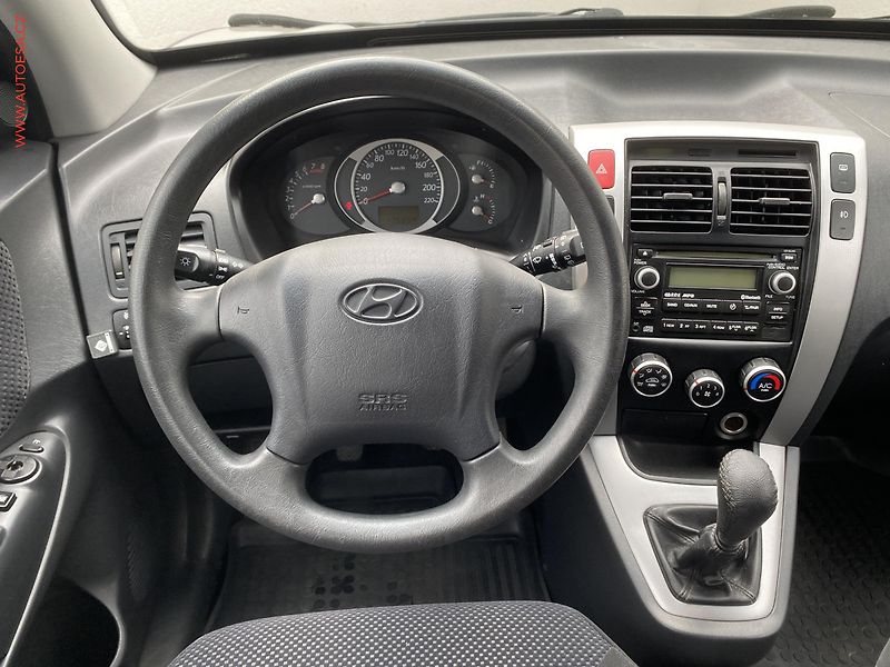Hyundai Tucson (2008) 2.0i, AC, el. výbava - fotka 11 z 15