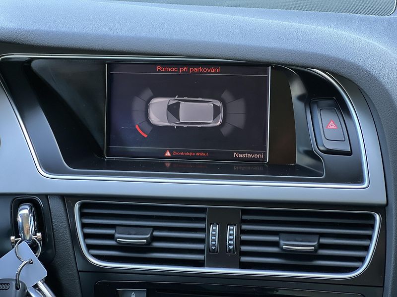 Audi A4 Avant 3.0TDi V6 180kw QUATTRO S-LINE - fotka 22 z 44