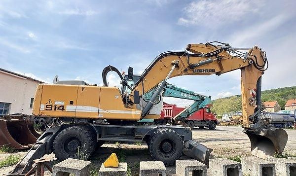 Liebherr (2013) A914 bagr offset+nohy 23t - fotka 3 z 10