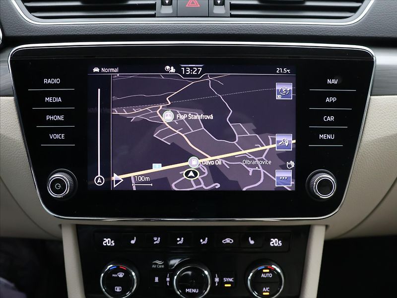 Škoda Superb 2,0 TDI DSG 4x4 CZ Style DPH - fotka 23 z 34