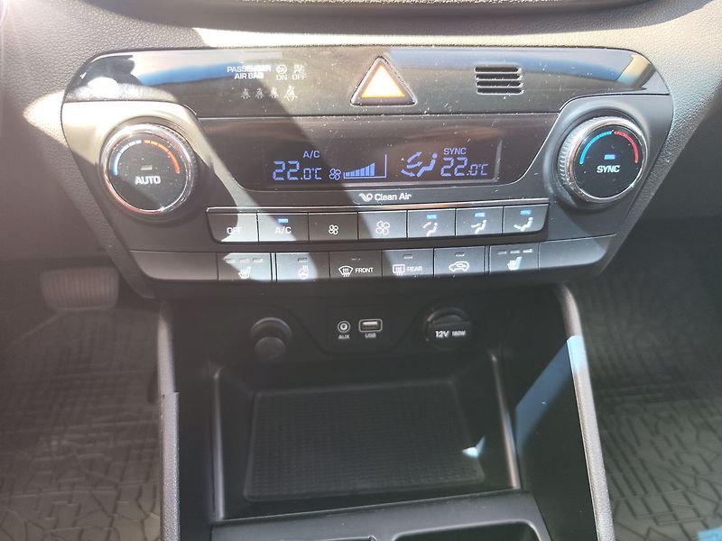Hyundai Tucson 2.0 CRDi/100kW Style DCT 4x4 - fotka 21 z 36