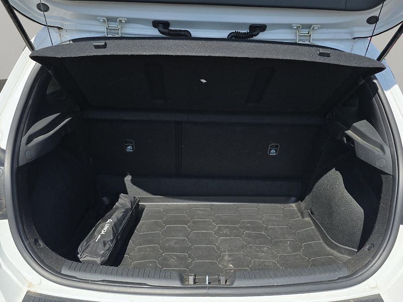 Hyundai i30 (2023) Comfort 1.5i 81kw, serv. kniha - fotka 23 z 24