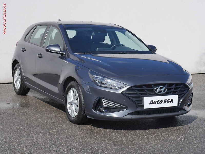 Hyundai i30 (2020) 1.5 DPi, 2.maj,ČR, AC, park - fotka 1 z 21