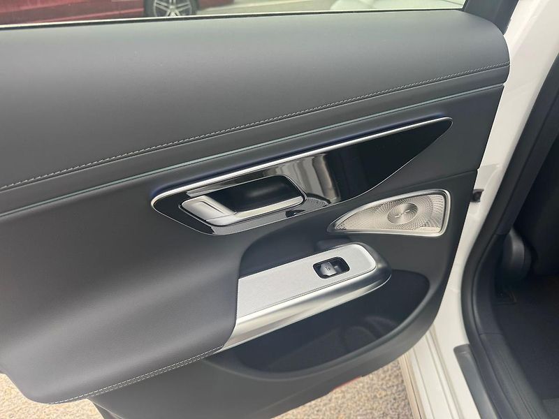 Mercedes-Benz Třídy E (2025) E 300 de 4MATIC kombi - fotka 11 z 26