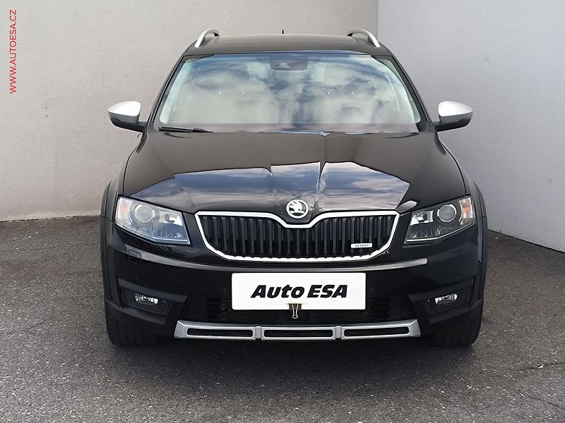 Škoda Octavia (2015) 2.0 TDi 4x4, Scout, DSG - fotka 2 z 28