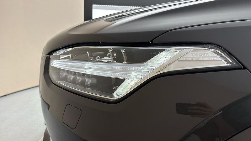 Volvo XC90 2.0 B5 AUT AWD Plus Bright - fotka 18 z 34