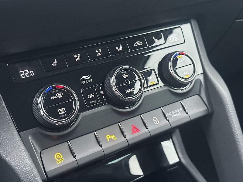 Škoda Karoq (2024) 2.0 TDI Selection Drive - fotka 15 z 34