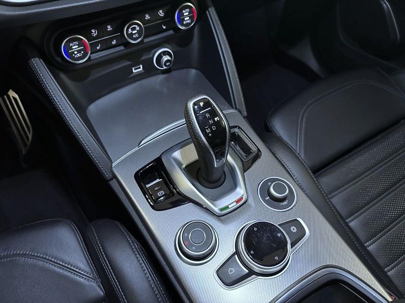 Alfa Romeo Stelvio (2022) 2.2 JTDm 210k AT8 ZF Q4 4x4 Ve - fotka 16 z 21