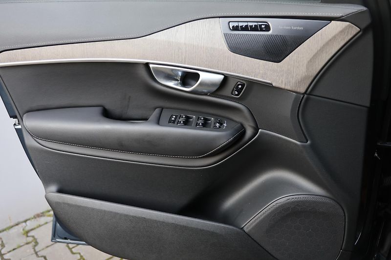 Volvo XC90 (2023) Ultimate, B5 AWD Mild hybrid - fotka 19 z 25