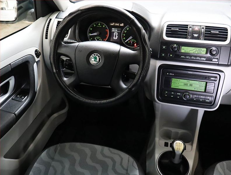 Škoda Fabia (2008) 1.4 16V, Tempomat - fotka 6 z 17