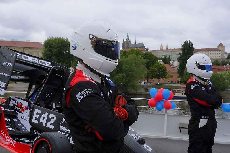 Slavnostní odhalení nové elektroformule CTU.25 studentského týmu eForce Prague Formula. loď Grand Bohemia, Dvořákovo nábřeží, Praha 1