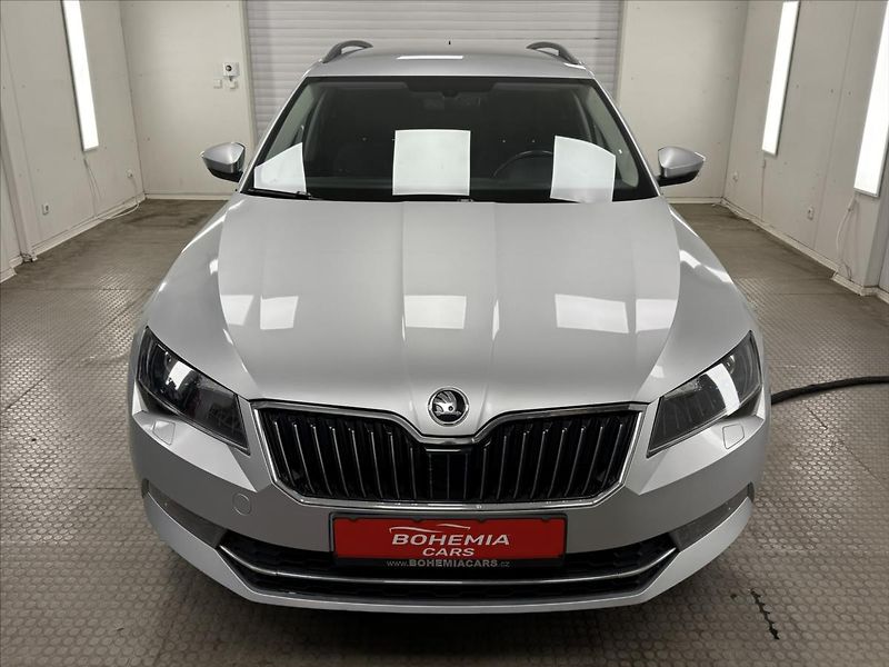 Škoda Superb 2,0 TDI ČR DSG NAVI CARPLAY - fotka 2 z 35