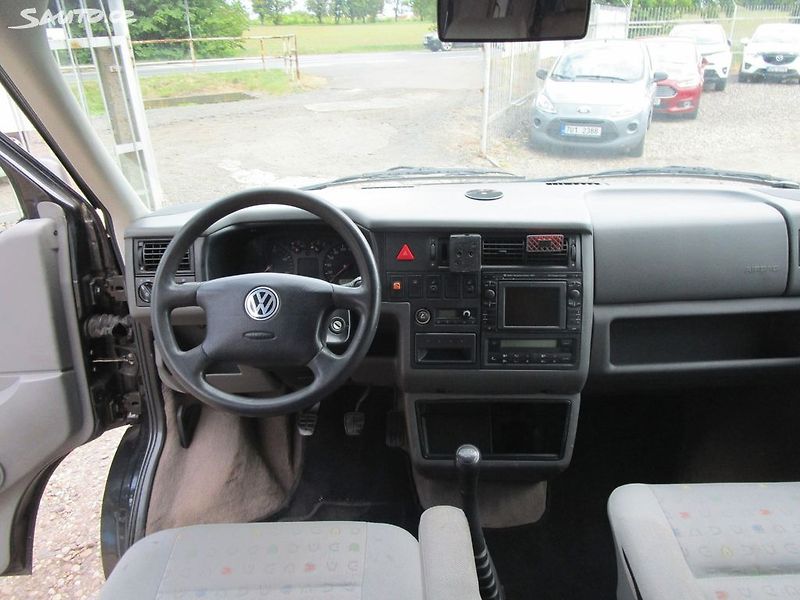 Volkswagen Multivan 2,5TDI-111KW - NOVÁ STK - fotka 13 z 22