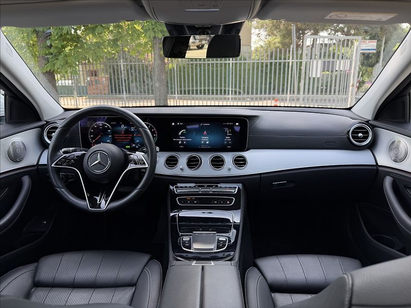 Mercedes-Benz Třídy E 300de 4Matic - fotka 11 z 34