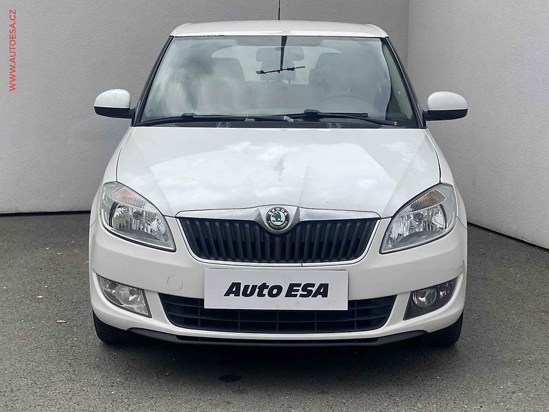 Škoda Fabia (2011) 1.2 TSI, ČR, AC - fotka 2 z 14