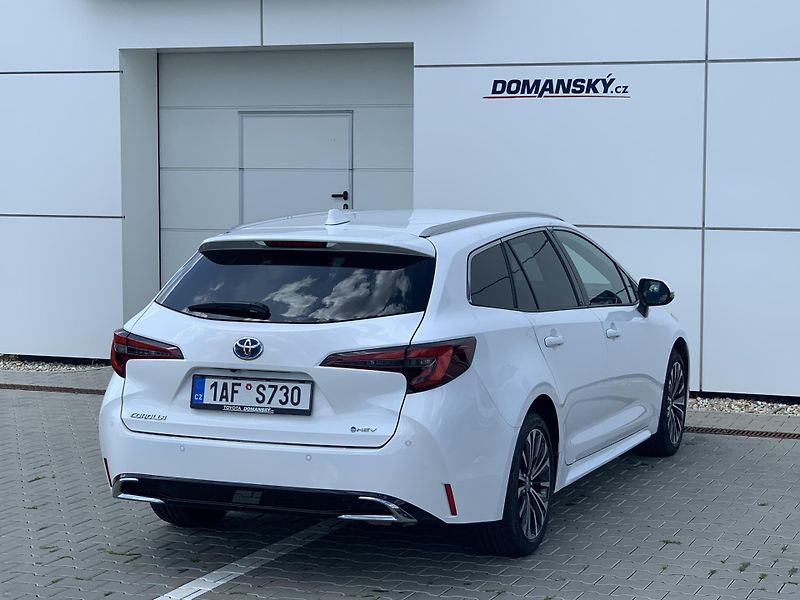 Toyota Corolla TS STYLE 1.8 HEV 103kW e-CVT - fotka 11 z 32