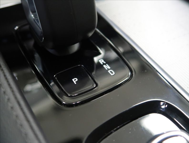 Volvo XC90 2,0 B5 AWD AUT Plus Bright - fotka 35 z 38