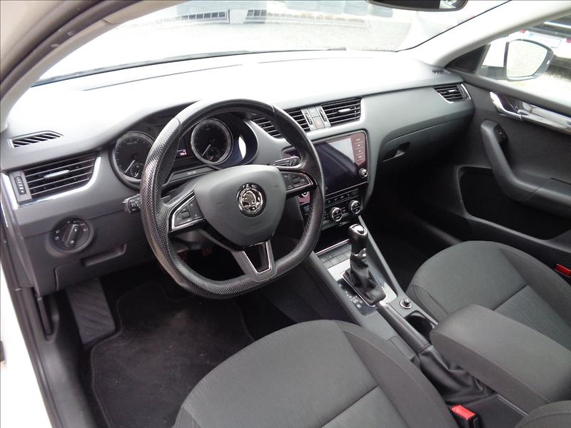 Škoda Octavia 2,0 - fotka 16 z 17