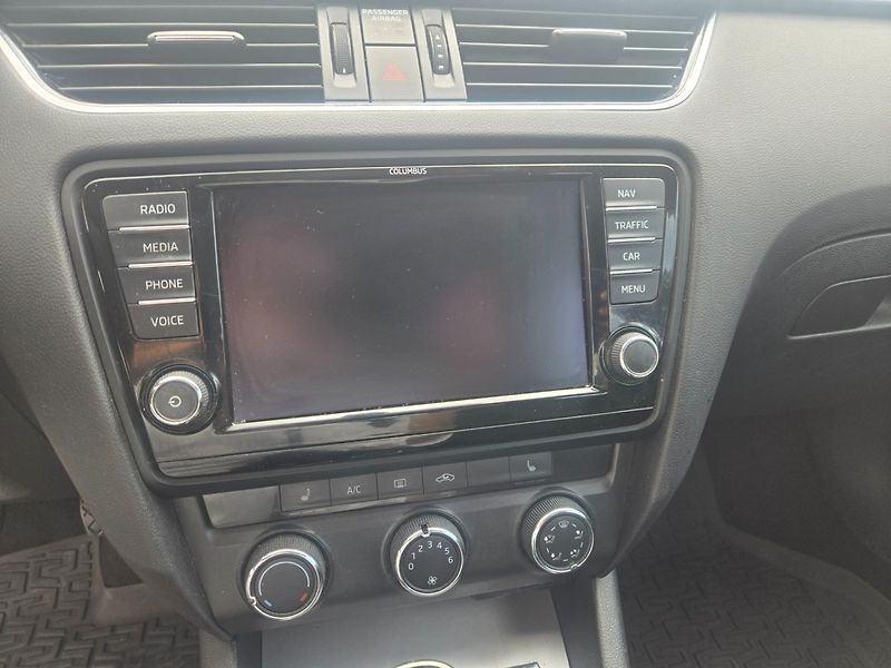 Škoda Octavia (2013) 2.0 TDI Elegance, Odpočet DPH - fotka 10 z 27