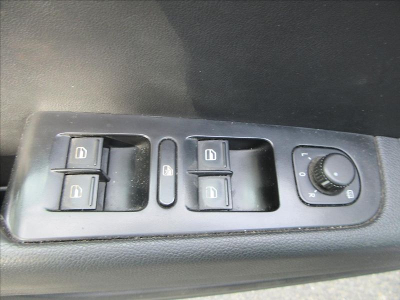 Škoda Superb 2,0 TDi Závada Přev. Panorama - fotka 22 z 30