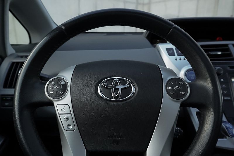 Toyota Prius 1.8 HYBRID 7míst - fotka 19 z 34