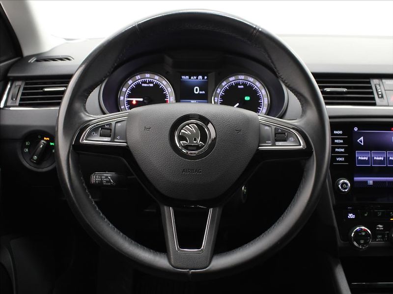 Škoda Octavia 2,0 TDi 135kW DSG 4x4 Style - fotka 9 z 27