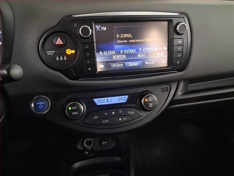Toyota Yaris (2015) 1.5 Hybrid, Automat - fotka 12 z 16