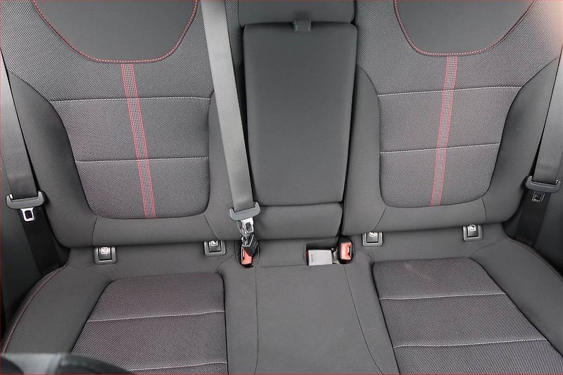 Hyundai i30 (2024) N-Line 1.5 T-GDI MHEV - fotka 10 z 19