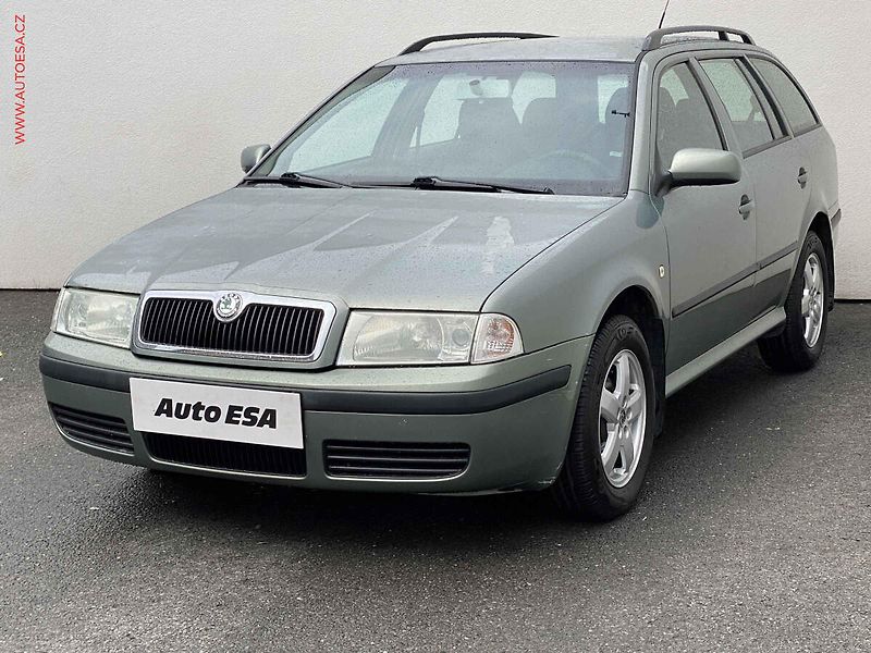 Škoda Octavia (2002) 1.6i, 2.maj,ČR, Elegance, TZ - fotka 3 z 17
