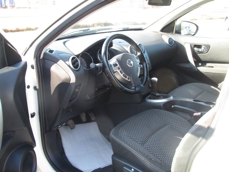 Nissan Qashqai 1.6 - fotka 9 z 16