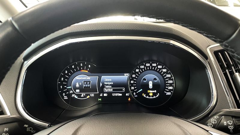 Ford S-MAX Titanium 2,0Ecoblue 110kW - fotka 14 z 30