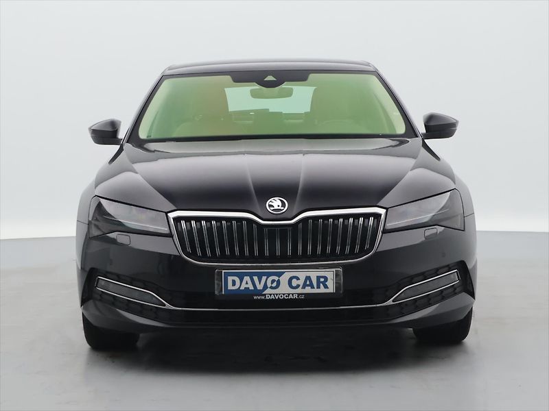 Škoda Superb 2,0 TDI 140kW DSG 4x4 Style CZ - fotka 2 z 32
