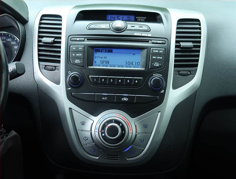 Hyundai ix20 (2014) 1.4 CVVT, Park. senzory - fotka 12 z 16
