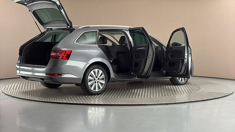 Škoda Superb 2.0 TDI DSG Style Combi - fotka 6 z 28