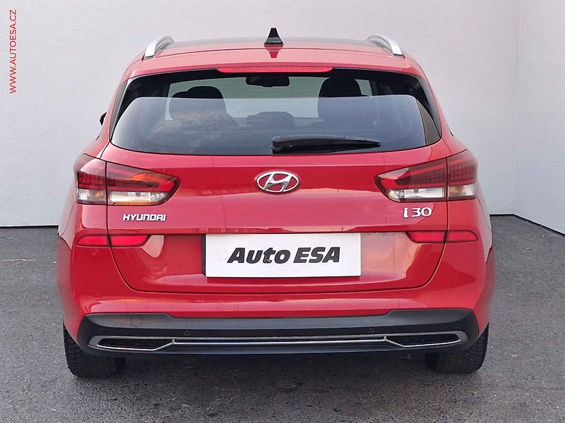 Hyundai i30 (2021) 1.5 T-GDi, Prime, LED, panor - fotka 5 z 22