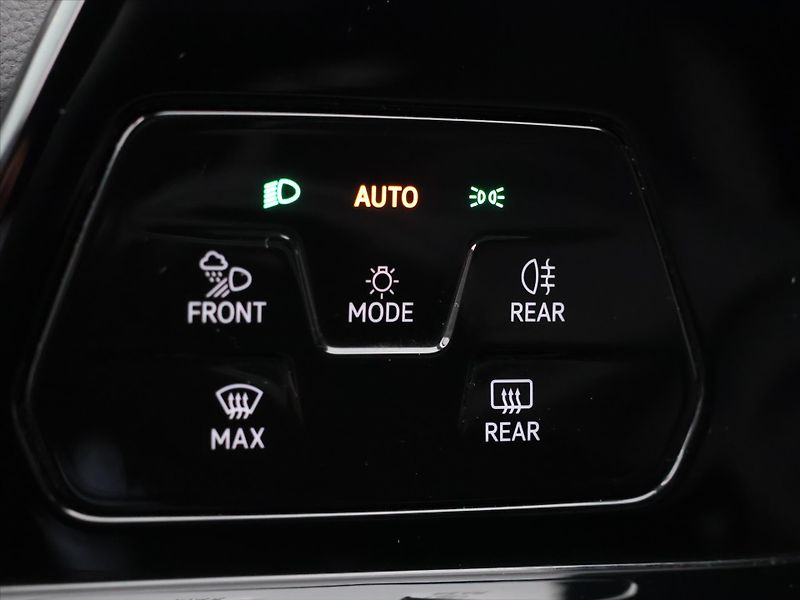 Volkswagen Golf 2,0 TSI GTI 180kW DSG DPH - fotka 16 z 41