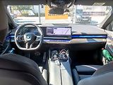 BMW Řada 5 (2025) ČR 550e xDrive - náhled 12