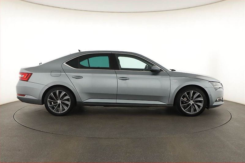 Škoda Superb (2018) Laurin&Klement 2.0 TDI - fotka 6 z 29